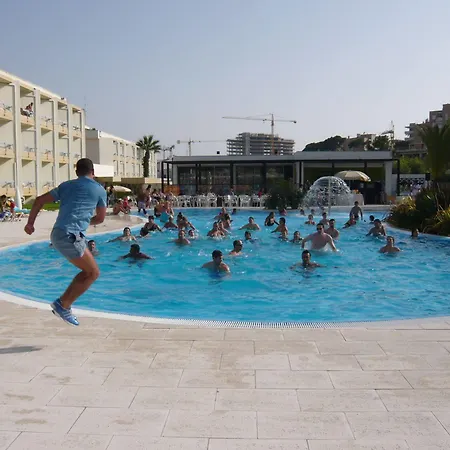 Hotel Malibu Foz - La Maison Younan