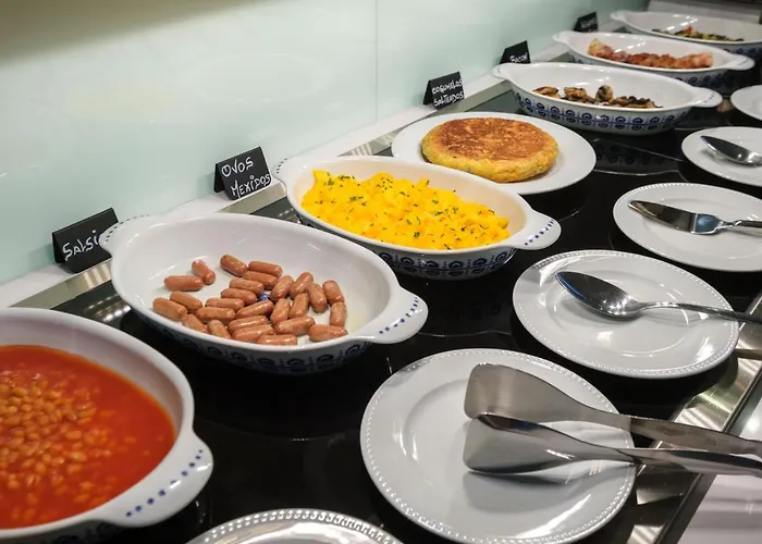 ホテル Malibu Foz - La Maison Younan フィゲイラ・ダ・フォズ